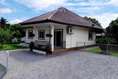 House in Nakhon Pathom, Thailand 5 bedrooms № 159503 - photo 25