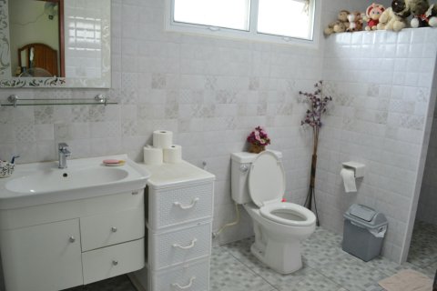 House in Nakhon Pathom, Thailand 5 bedrooms № 159503 - photo 24