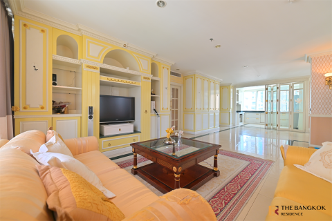 Condo in Bangkok, Thailand, 3 bedrooms № 184494 - photo 7