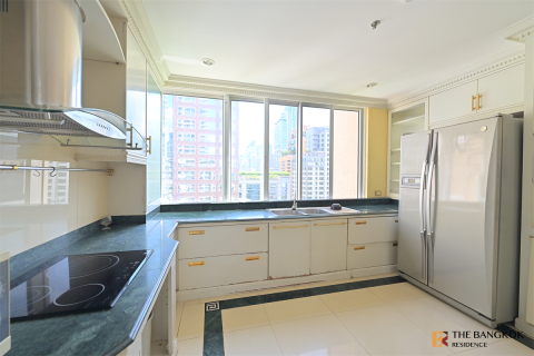 Condo in Bangkok, Thailand, 3 bedrooms № 184494 - photo 2