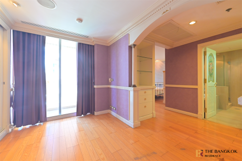 Condo in Bangkok, Thailand, 3 bedrooms № 184494 - photo 9