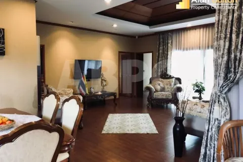 Casa de 3 dormitorios en Pattaya, Tailandia № 211529 - foto 8