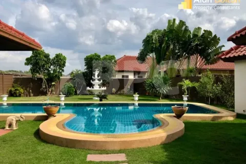 Casa de 3 dormitorios en Pattaya, Tailandia № 211529 - foto 4