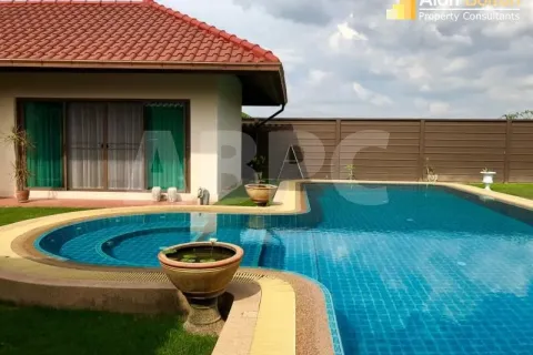 Casa de 3 dormitorios en Pattaya, Tailandia № 211529 - foto 5