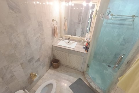 Condo à Khlong San, Bangkok, Thaïlande, 3 chambres  № 164684 - photo 10