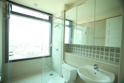 Condo in Bangkok, Thailand, 3 bedrooms  № 143367 - photo 11