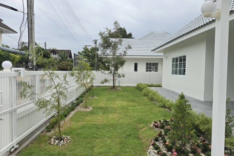 House in San Sai, Thailand 3 bedrooms № 169426 - photo 2