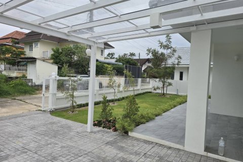 House in San Sai, Thailand 3 bedrooms № 169426 - photo 3