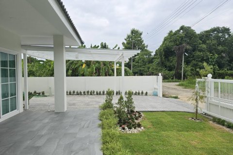 House in San Sai, Thailand 3 bedrooms № 169426 - photo 9