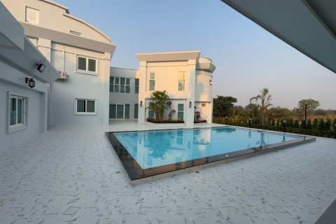 Villa à Pattaya, Thaïlande 6 chambres № 169425 - photo 4