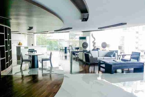 Condo in Bangkok, Thailand, 3 bedrooms № 183213 - photo 10