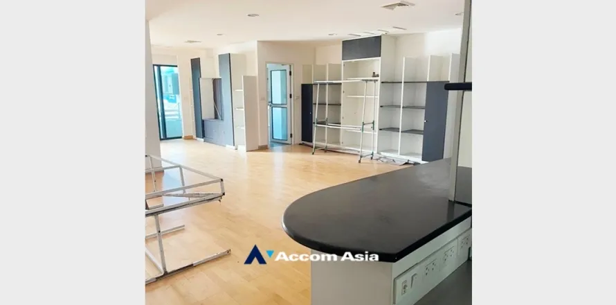 Condo in Pathum Wan, Bangkok, Thailand, 3 bedrooms  № 215308