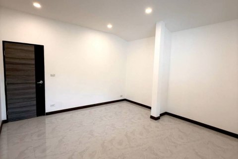House in Phuket, Thailand 3 bedrooms № 169541 - photo 10