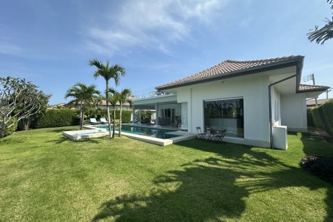 House in Hua Hin, Thailand 3 bedrooms № 164331 - photo 1