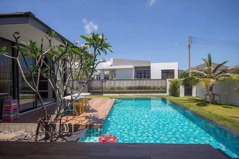 Villa in Hua Hin, Thailand 3 bedrooms № 168503 - photo 2