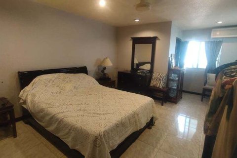 Кондоминиум с 3 спальнями в Ваттхане, Бангкок, Таиланд № 161257 - фото 9