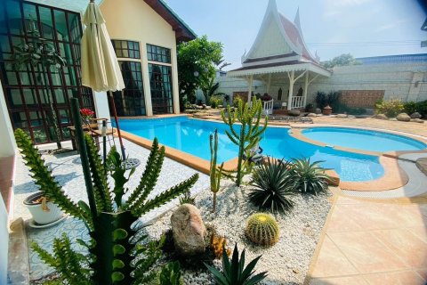 House in Pattaya, Thailand 5 bedrooms № 136953 - photo 2