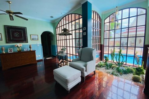 House in Pattaya, Thailand 5 bedrooms № 136953 - photo 21