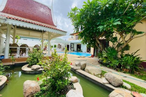 House in Pattaya, Thailand 5 bedrooms № 136953 - photo 30