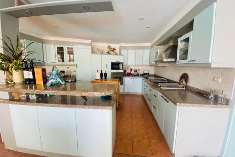 House in Pattaya, Thailand 5 bedrooms № 136953 - photo 5