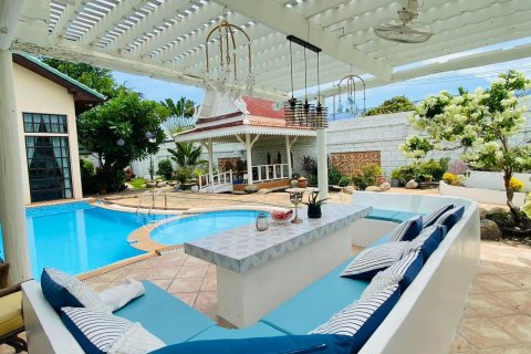 House in Pattaya, Thailand 5 bedrooms № 136953 - photo 24