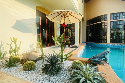 House in Pattaya, Thailand 5 bedrooms № 136953 - photo 19