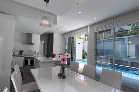 Villa in Phuket, Thailand 3 bedrooms № 149801 - photo 1