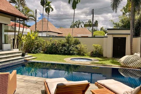 Villa in Phuket, Thailand 2 bedrooms № 149803 - photo 1