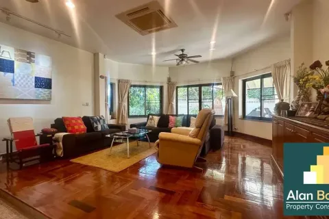 Casa de 4 dormitorios en Pattaya, Tailandia № 210918 - foto 16