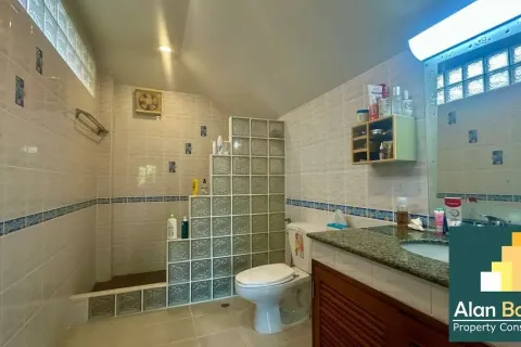 Casa de 4 dormitorios en Pattaya, Tailandia № 210918 - foto 7