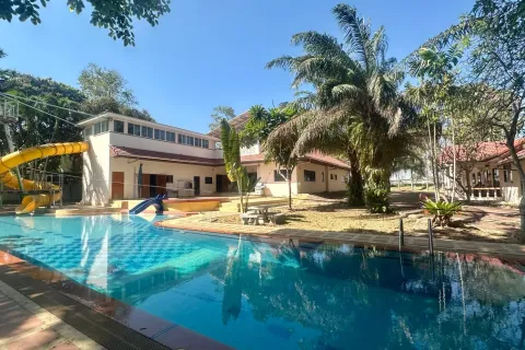 Casa de 4 dormitorios en Pattaya, Tailandia № 210918 - foto 25