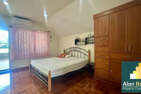 Casa de 4 dormitorios en Pattaya, Tailandia № 210918 - foto 6