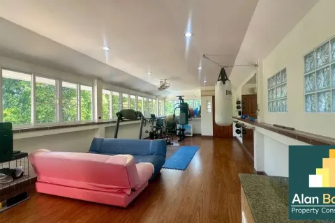 Casa de 4 dormitorios en Pattaya, Tailandia № 210918 - foto 19