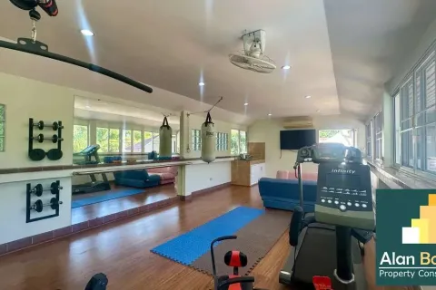 Casa de 4 dormitorios en Pattaya, Tailandia № 210918 - foto 17