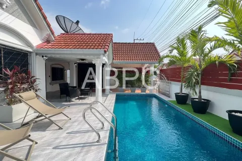 Casa de 4 dormitorios en Pattaya, Tailandia № 210923 - foto 7
