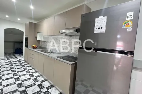 Casa de 4 dormitorios en Pattaya, Tailandia № 210923 - foto 17