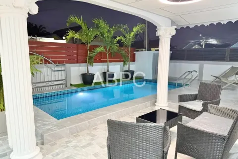 Casa de 4 dormitorios en Pattaya, Tailandia № 210923 - foto 11