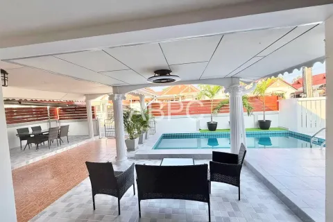 Casa de 4 dormitorios en Pattaya, Tailandia № 210923 - foto 8