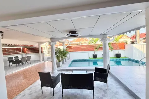 Casa de 4 dormitorios en Pattaya, Tailandia № 210923 - foto 26