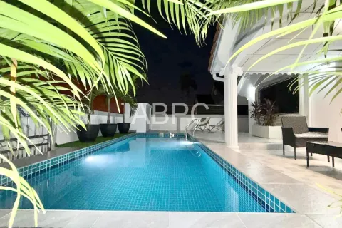 Casa de 4 dormitorios en Pattaya, Tailandia № 210923 - foto 6
