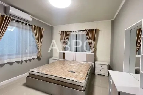 Casa de 4 dormitorios en Pattaya, Tailandia № 210923 - foto 19