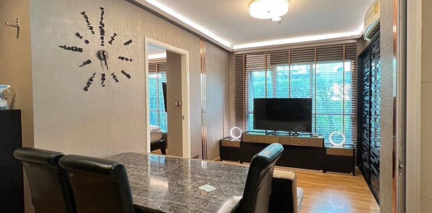 Condo in Khlong Toei, Bangkok, Thailand, 2 bedrooms  № 156677