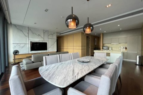 Кондоминиум с 3 спальнями в Ваттхане, Бангкок, Таиланд № 133964 - фото 3