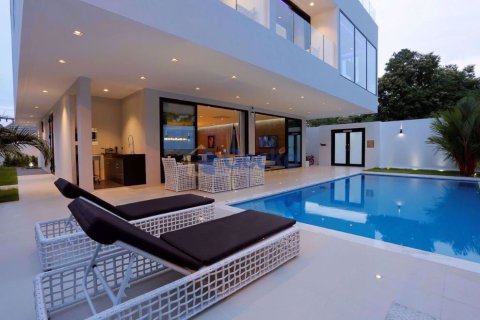 Maison à Pattaya, Thaïlande 6 chambres № 196720