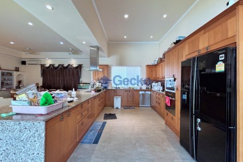 House in Pattaya, Thailand 5 bedrooms № 196717 - photo 11
