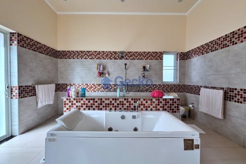 House in Pattaya, Thailand 5 bedrooms № 196717 - photo 24