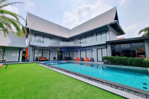 Maison à Pattaya, Thaïlande 5 chambres № 196721