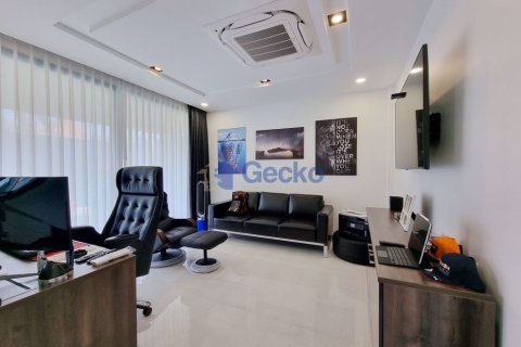 House in Pattaya, Thailand 5 bedrooms № 196721 - photo 27