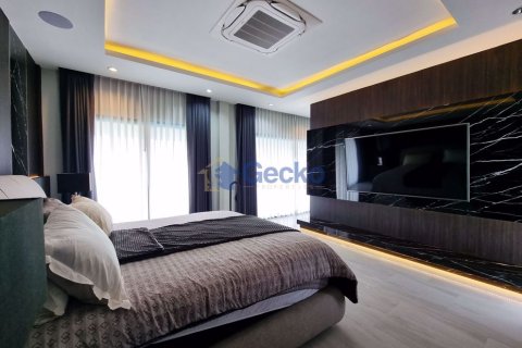 House in Pattaya, Thailand 5 bedrooms № 196721 - photo 30