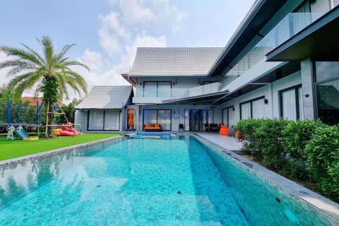 House in Pattaya, Thailand 5 bedrooms № 196721 - photo 3